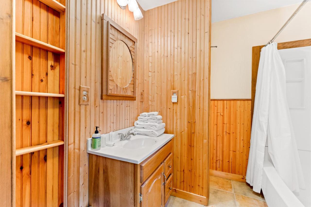 River Road Treehouse Retreat Warrensburg Bagian luar foto