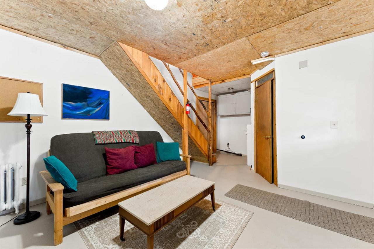 River Road Treehouse Retreat Warrensburg Bagian luar foto