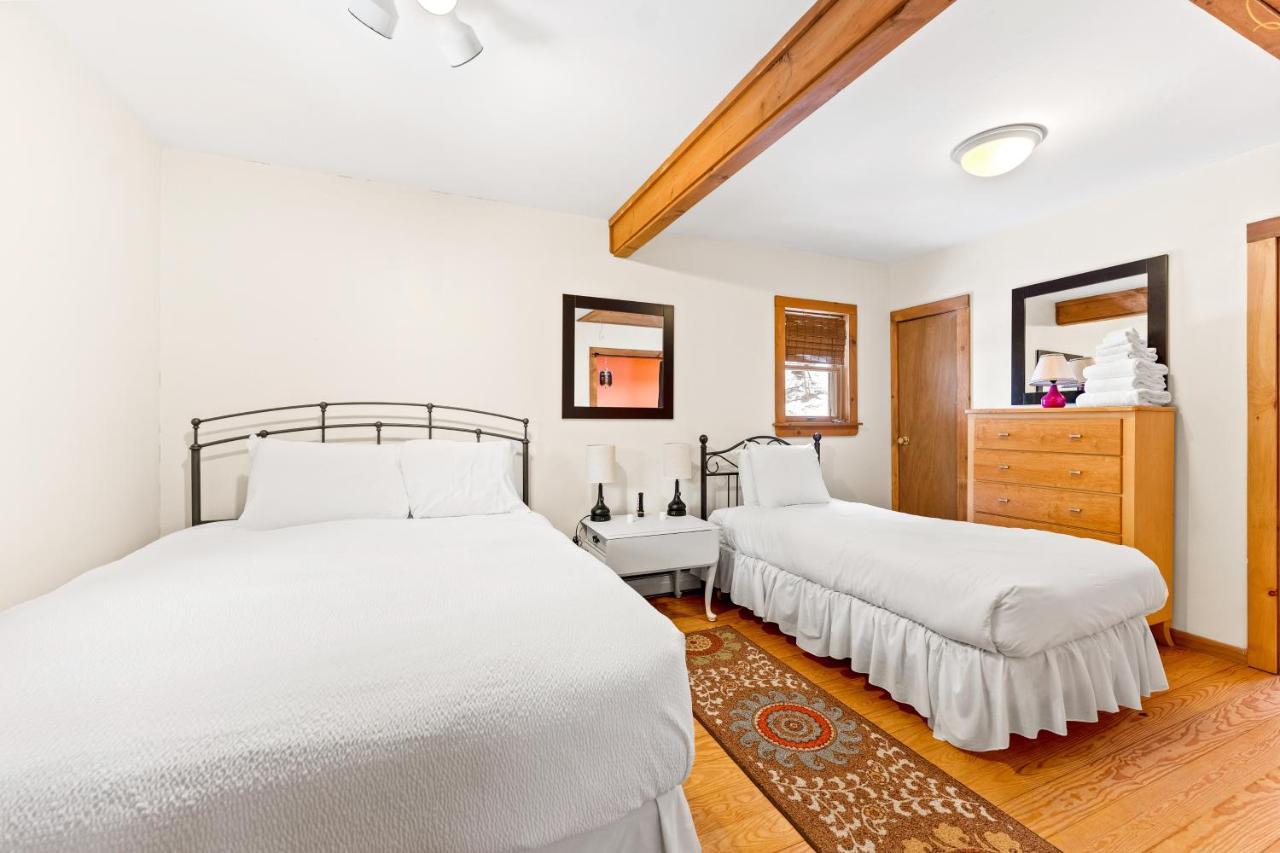 River Road Treehouse Retreat Warrensburg Bagian luar foto