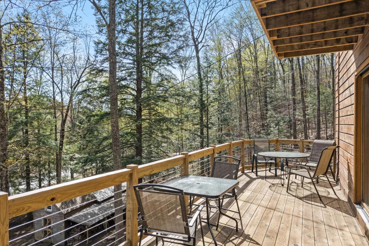 River Road Treehouse Retreat Warrensburg Bagian luar foto