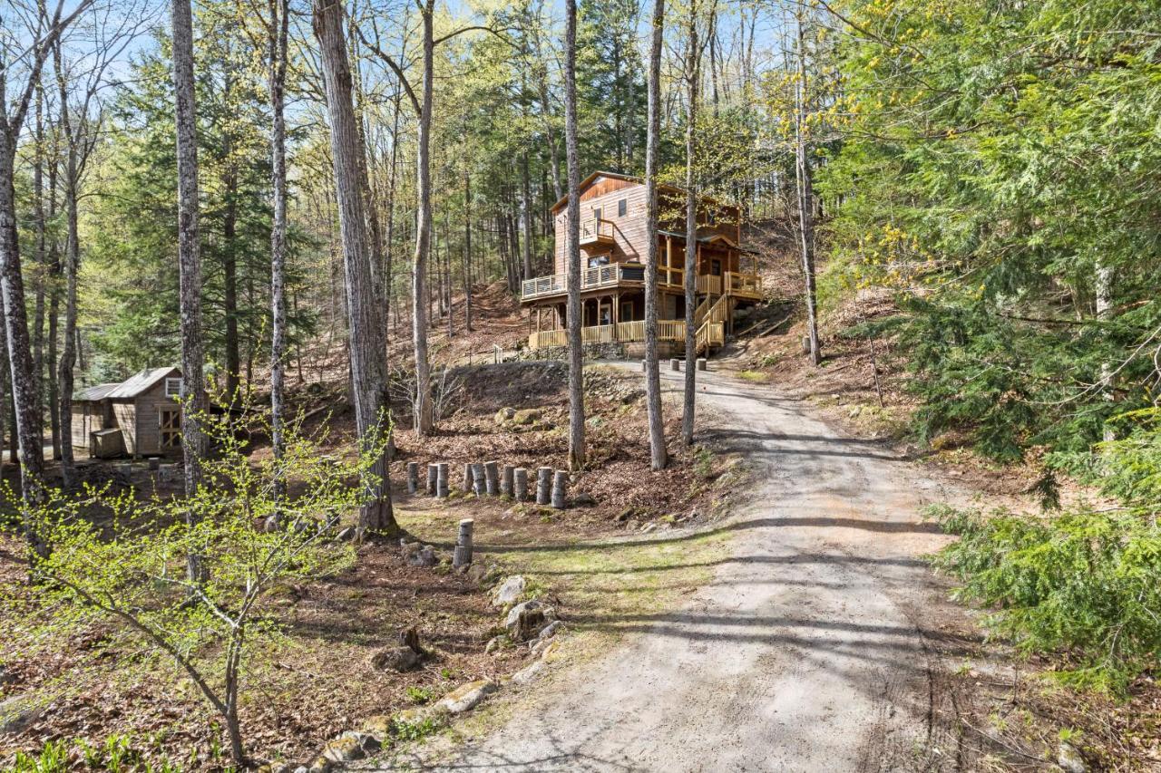 River Road Treehouse Retreat Warrensburg Bagian luar foto
